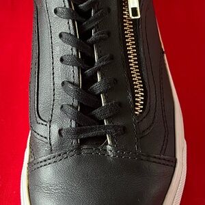 Dr. Martens Leona Lug Sole, Platform Derby, Black Brand New in Box, Size 8